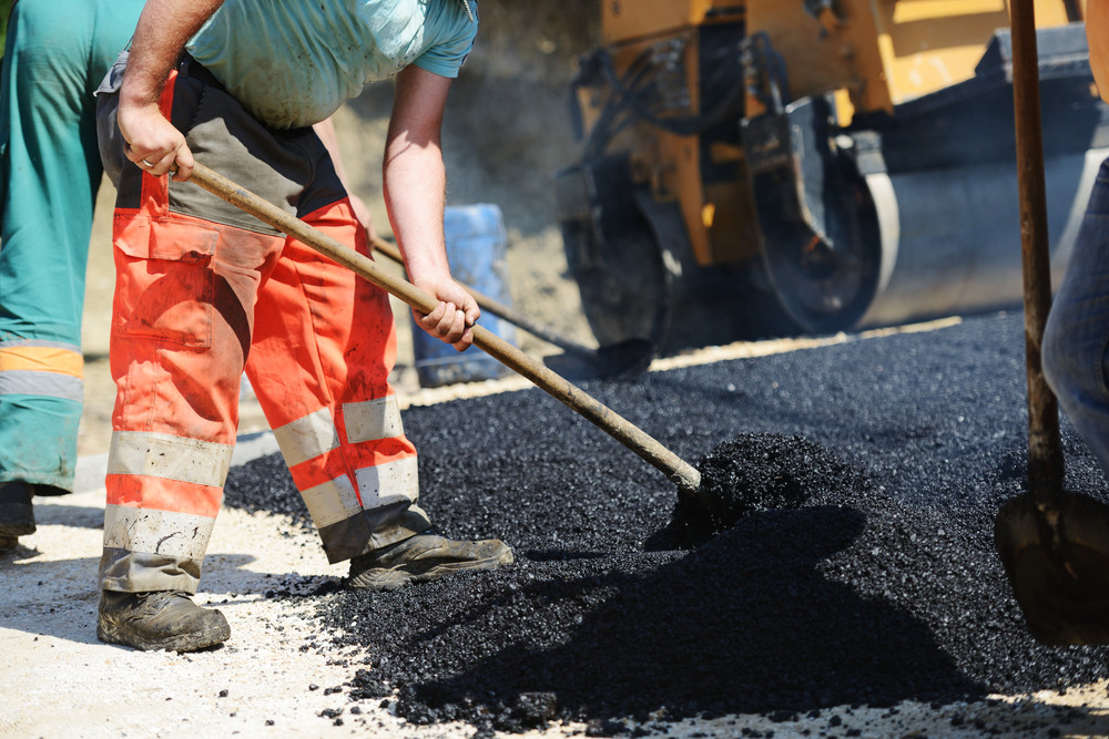 What You Need to Know About Hiring a Commercial Asphalt Contractor